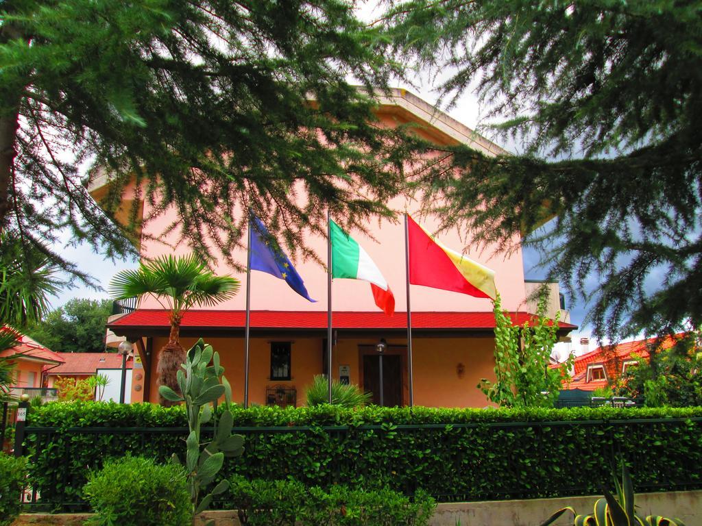 B&B Le Begonie อัสโกลีปิเชโน ภายนอก รูปภาพ