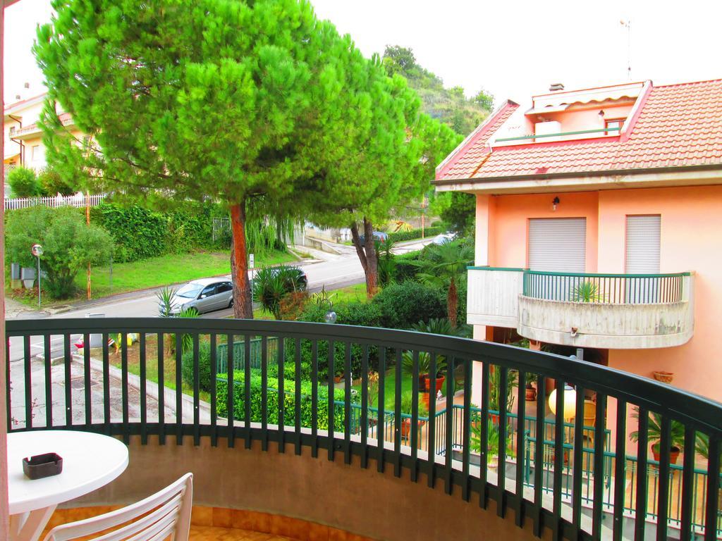 B&B Le Begonie อัสโกลีปิเชโน ภายนอก รูปภาพ